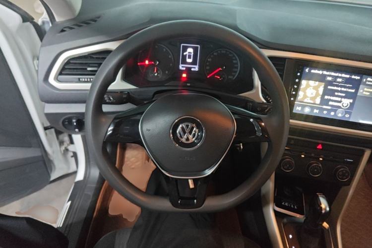 Used Volkswagen T-ROC 2018 230TSI DSG Two-Wheel Drive Fashion Edition China V Standard Steering Wheel