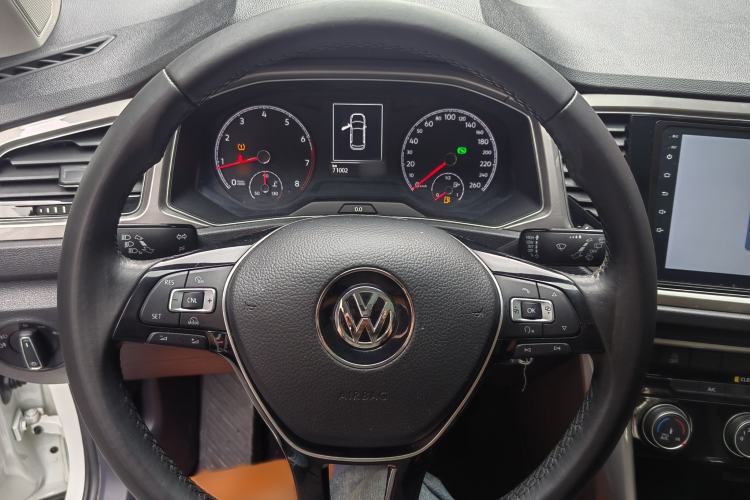 Used Volkswagen T-ROC 2018 280TSI DSG Two-Wheel Drive Advanced Version China V Emission Standard Steering Wheel