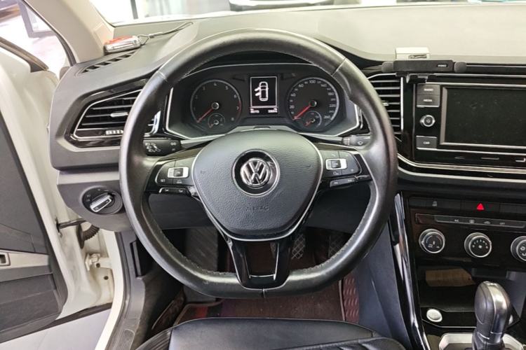 Used Volkswagen T-ROC 2018 280TSI DSG Two-Wheel-Drive Comfort Version China V Standard Steering Wheel