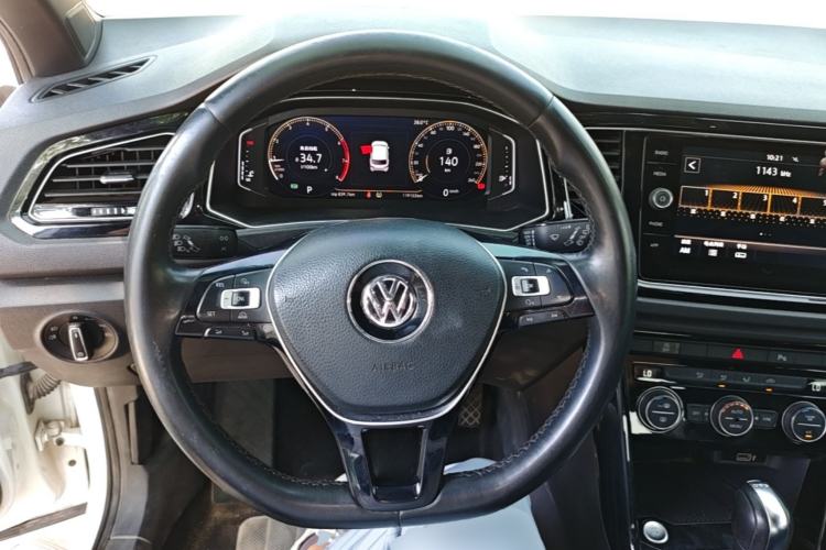 Used Volkswagen T-ROC 2018 280TSI DSG Two-Wheel-Drive Luxury Version China V Emission Standard Steering Wheel