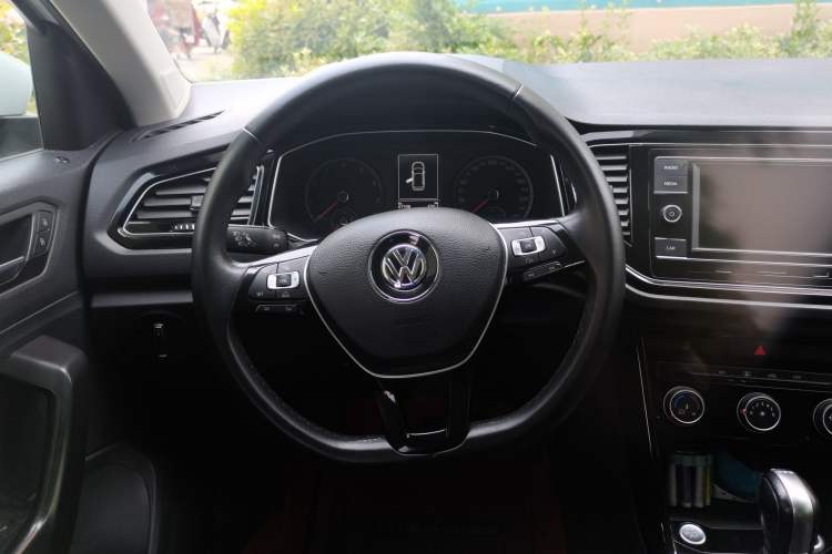 Used Volkswagen T-ROC 2018 280TSI DSG Two-Wheel-Drive Comfort Version China V Standard Steering Wheel