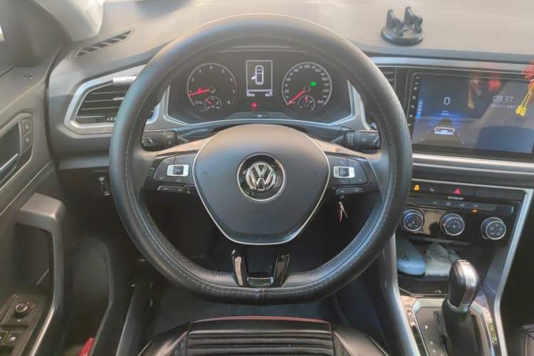 Used Volkswagen T-ROC 2018 280TSI DSG Two-Wheel-Drive Advanced Version China VI Standard Steering Wheel