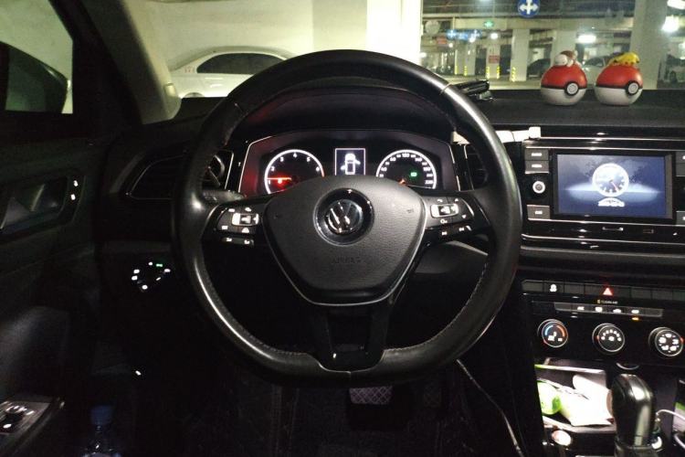 Used Volkswagen T-ROC 2018 280TSI DSG Two-Wheel-Drive Comfort Version China V Standard Steering Wheel