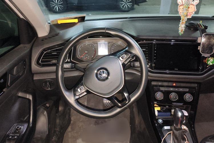 Used Volkswagen T-ROC 2018 280TSI DSG Two-Wheel Drive Comfort Version China VI Standard Steering Wheel