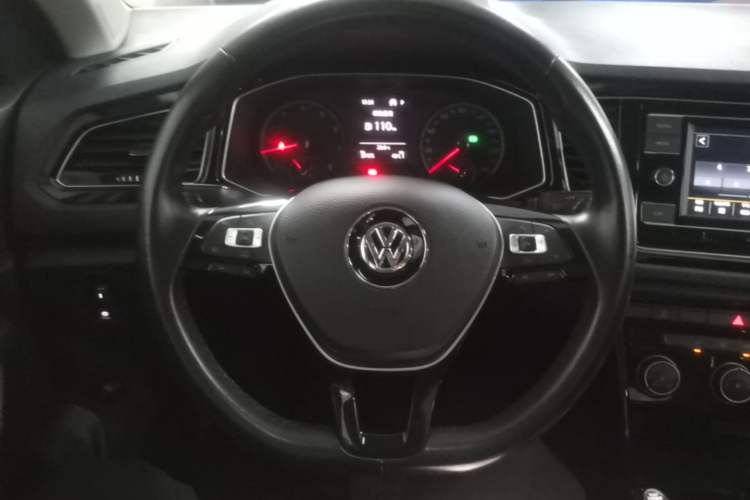 Used Volkswagen T-ROC 2018 280TSI DSG Two-Wheel Drive Comfort Version China VI Standard Steering Wheel