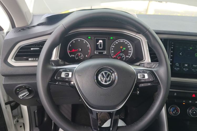 Used Volkswagen T-ROC 2018 230TSI DSG Two-Wheel Drive Advanced Version China V Standard Steering Wheel
