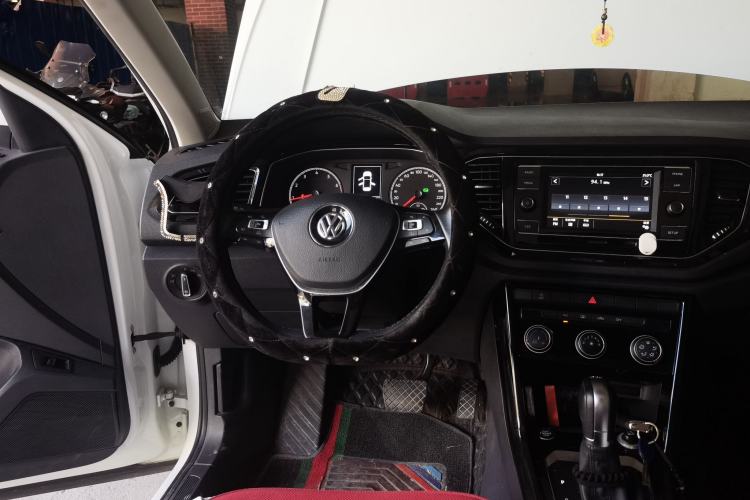 Used Volkswagen T-ROC 2018 280TSI DSG Two-Wheel-Drive Comfort Version China V Standard Steering Wheel