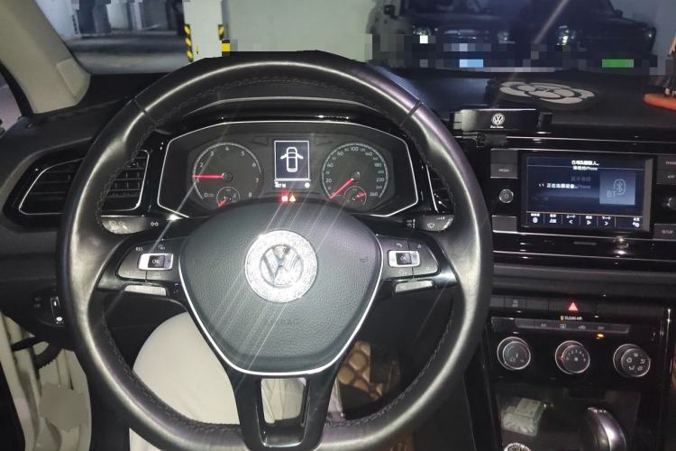 Used Volkswagen T-ROC 2018 280TSI DSG Two-Wheel-Drive Comfort Version China V Standard Steering Wheel