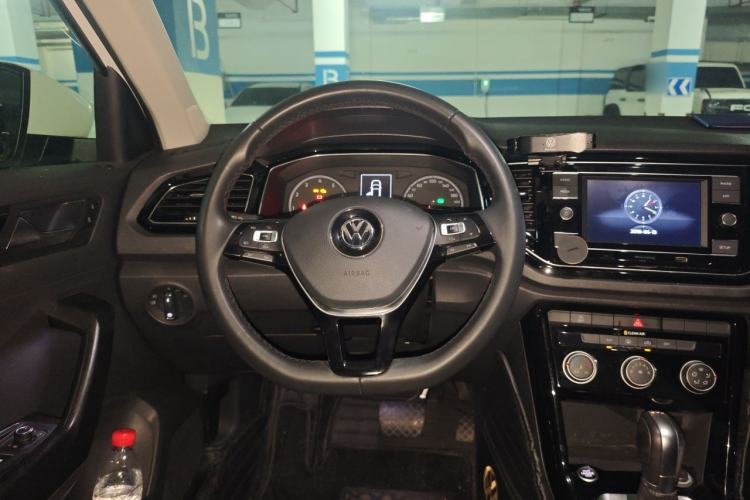 Used Volkswagen T-ROC 2018 280TSI DSG Two-Wheel-Drive Comfort Version China V Standard Steering Wheel