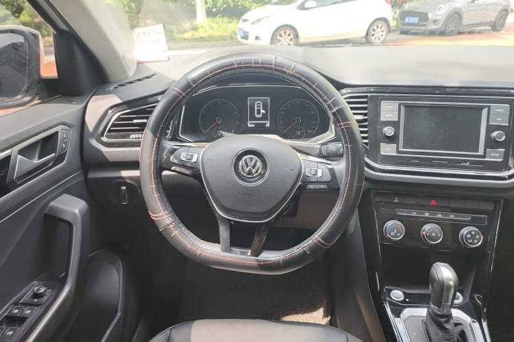 Used Volkswagen T-ROC 2018 280TSI DSG Two-Wheel-Drive Comfort Version China V Standard Steering Wheel