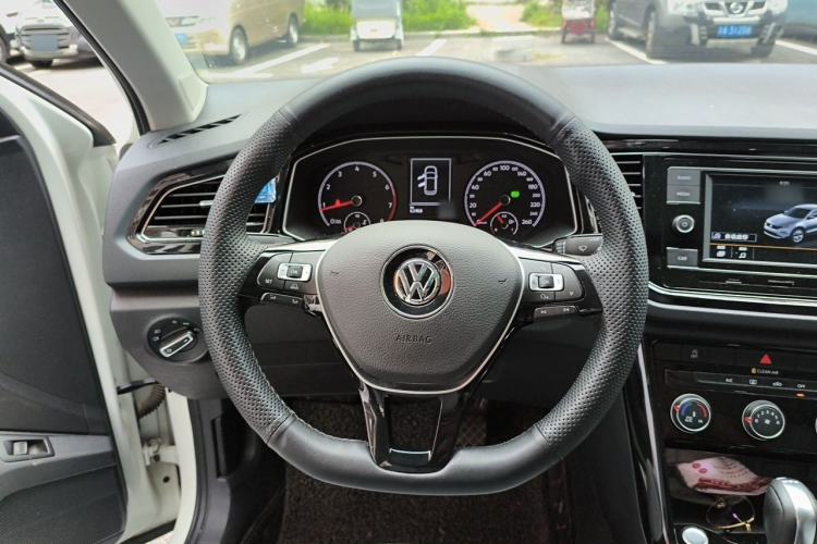 Used Volkswagen T-ROC 2018 280TSI DSG Two-Wheel-Drive Comfort Version China V Standard Steering Wheel