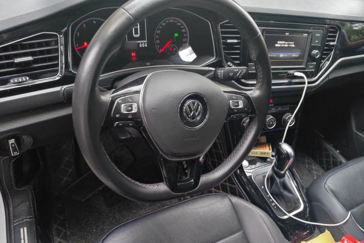 Used Volkswagen T-ROC 2018 280TSI DSG Two-Wheel-Drive Comfort Version China V Standard Steering Wheel