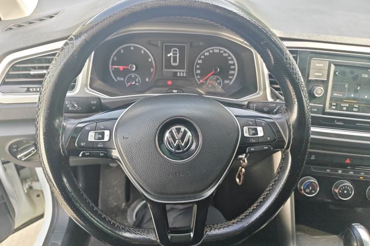 Used Volkswagen T-ROC 2018 230TSI DSG Two-Wheel Drive Advanced Version China V Standard Steering Wheel