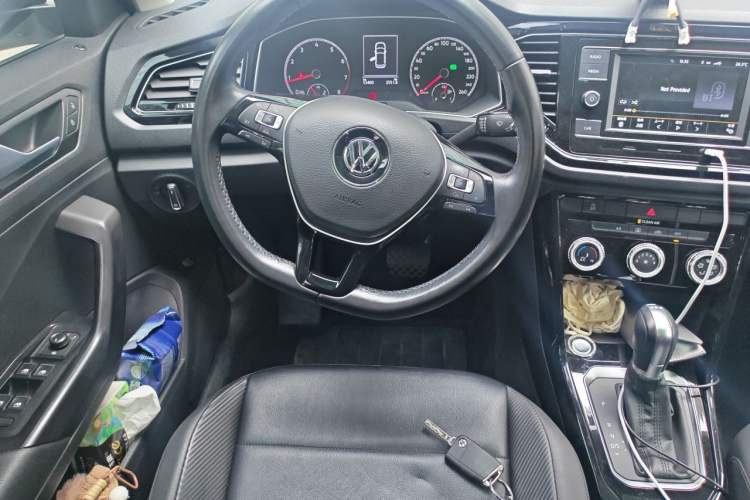 Used Volkswagen T-ROC 2018 280TSI DSG Two-Wheel-Drive Comfort Version China V Standard Steering Wheel
