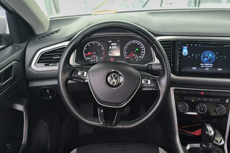 Used Volkswagen T-ROC 2018 280TSI DSG Two-Wheel Drive Advanced Version China V Emission Standard Steering Wheel