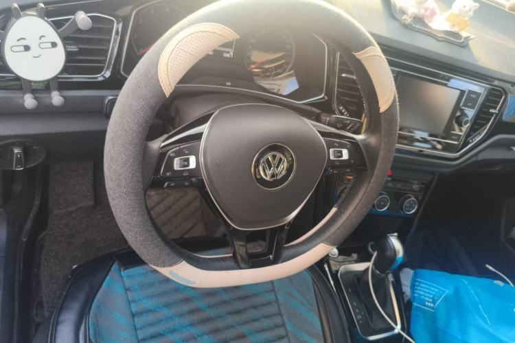 Used Volkswagen T-ROC 2018 280TSI DSG Two-Wheel-Drive Comfort Version China V Standard Steering Wheel