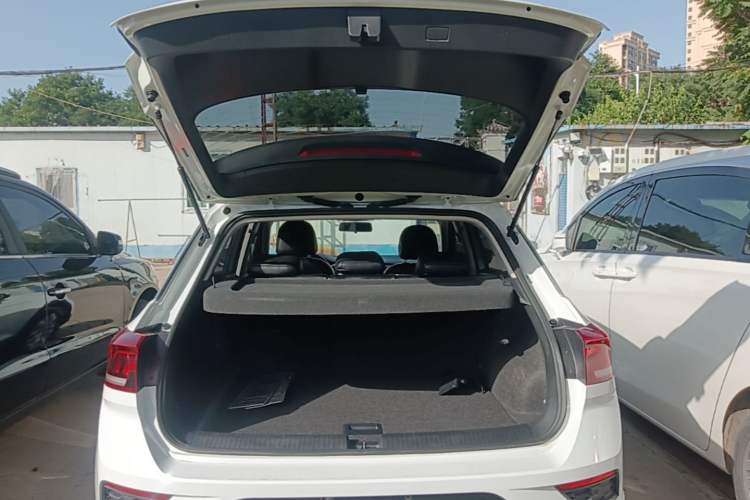 Used Volkswagen T-ROC 2018 230TSI DSG Two-Wheel-Drive Fashion Edition China VI Standard Trunk