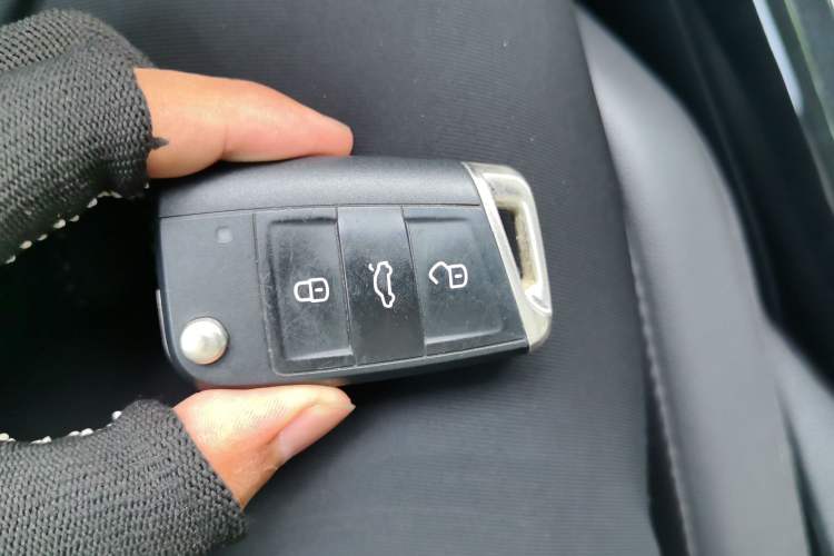 Used Volkswagen T-ROC 2018 280TSI DSG Two-Wheel-Drive Comfort Version China V Standard Vehicle Key