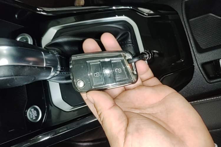 Used Volkswagen T-ROC 2018 280TSI DSG Two-Wheel-Drive Comfort Version China V Standard Vehicle Key