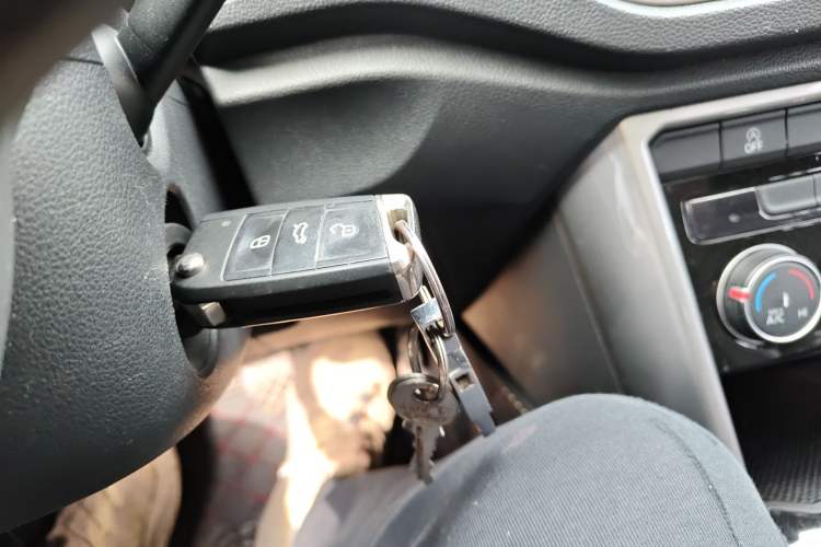 Used Volkswagen T-ROC 2018 230TSI DSG Two-Wheel Drive Advanced Version China V Standard Vehicle Key