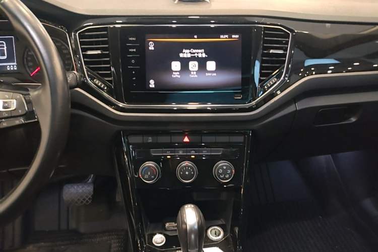 Used Volkswagen T-ROC 2018 280TSI DSG Two-Wheel-Drive Comfort Version China V Standard Audio And AC Panel