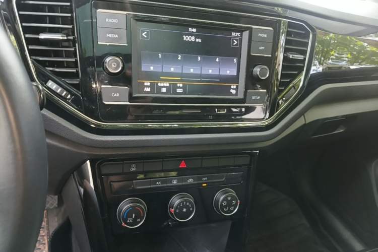 Used Volkswagen T-ROC 2018 280TSI DSG Two-Wheel-Drive Comfort Version China V Standard Audio And AC Panel
