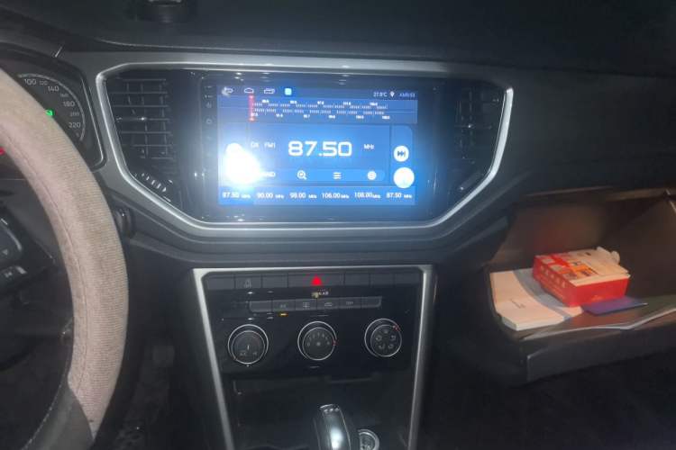 Used Volkswagen T-ROC 2018 280TSI DSG Two-Wheel Drive Advanced Version China V Emission Standard Audio And AC Panel