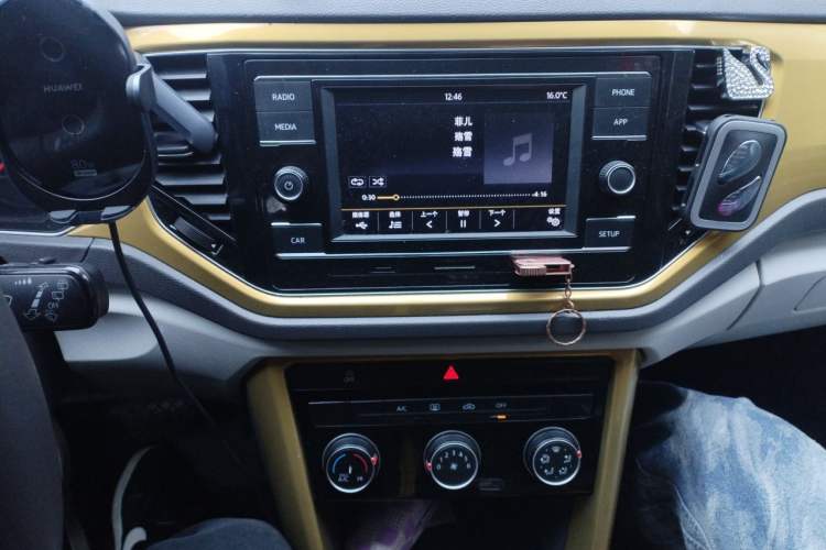 Used Volkswagen T-ROC 2018 280TSI DSG Two-Wheel-Drive Comfort Version China V Standard Audio And AC Panel
