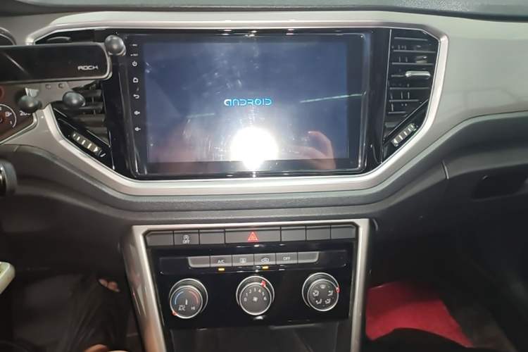 Used Volkswagen T-ROC 2018 230TSI DSG Two-Wheel Drive Advanced Version China V Standard Audio And AC Panel