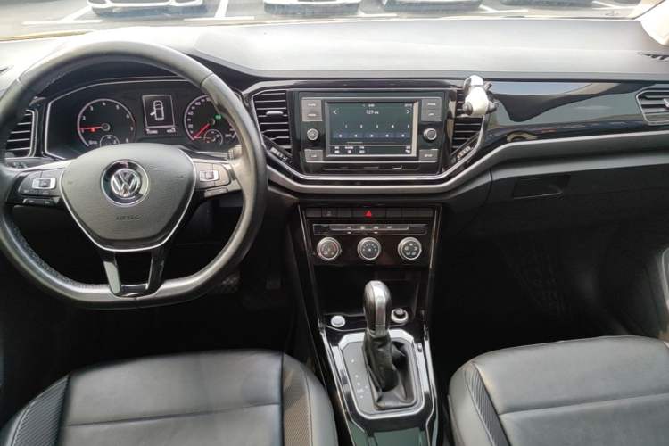 Used Volkswagen T-ROC 2018 280TSI DSG Two-Wheel-Drive Comfort Version China V Standard Audio And AC Panel