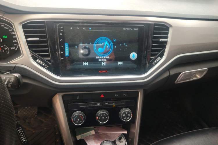 Used Volkswagen T-ROC 2018 230TSI DSG Two-Wheel Drive Advanced Version China V Standard Audio And AC Panel
