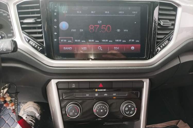Used Volkswagen T-ROC 2018 230TSI DSG Two-Wheel Drive Advanced Version China V Standard Audio And AC Panel