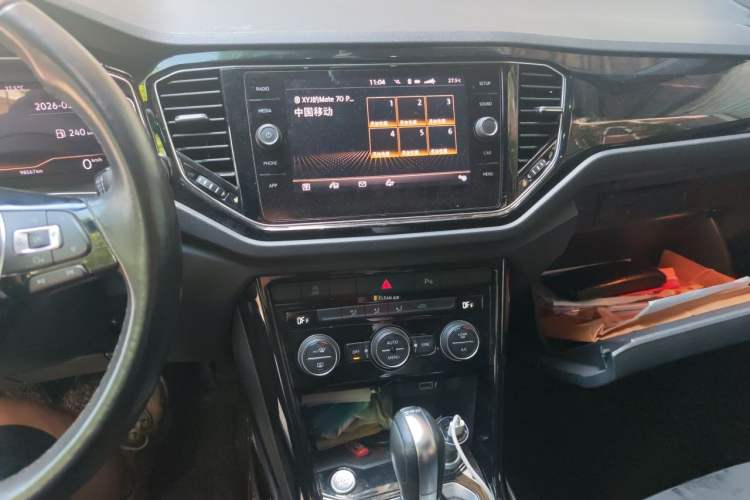 Used Volkswagen T-ROC 2018 280TSI DSG Two-Wheel-Drive Luxury Version China V Emission Standard Audio And AC Panel