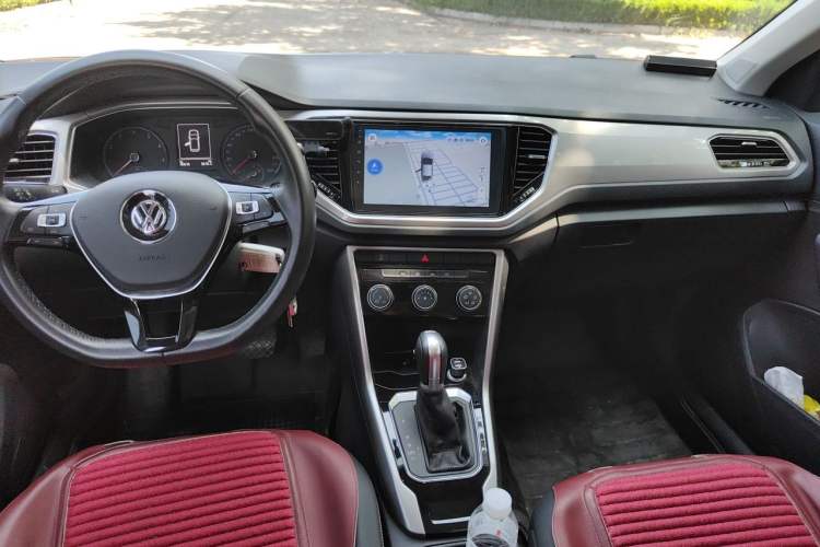 Used Volkswagen T-ROC 2018 230TSI DSG Two-Wheel Drive Advanced Version China V Standard Center Console