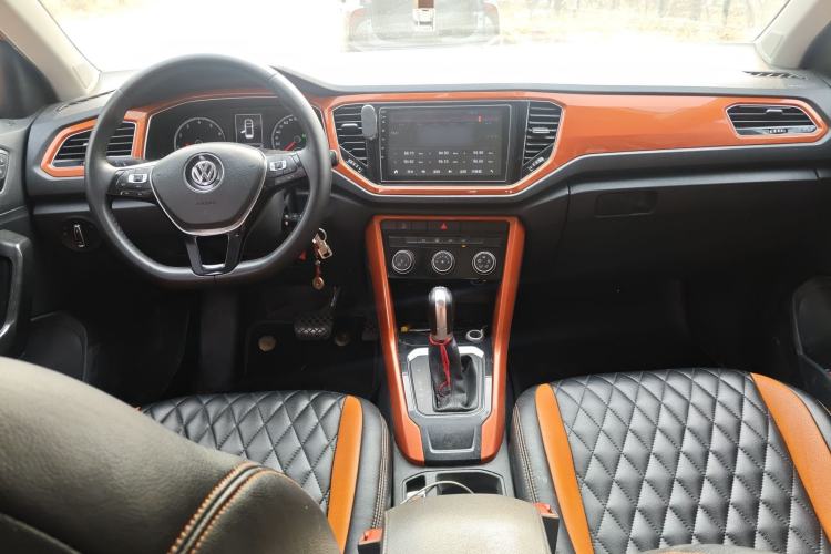Used Volkswagen T-ROC 2018 230TSI DSG Two-Wheel Drive Advanced Version China V Standard Center Console