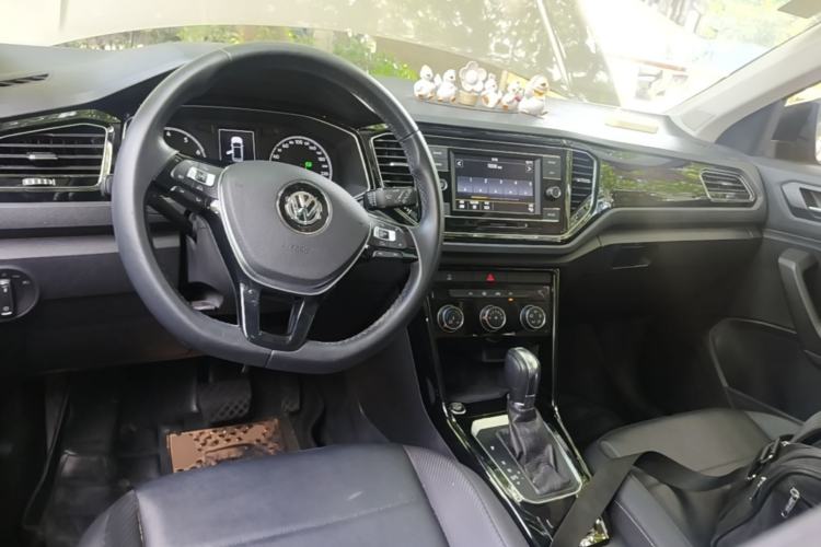 Used Volkswagen T-ROC 2018 280TSI DSG Two-Wheel-Drive Comfort Version China V Standard Center Console