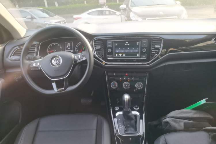 Used Volkswagen T-ROC 2018 280TSI DSG Two-Wheel-Drive Comfort Version China V Standard Center Console