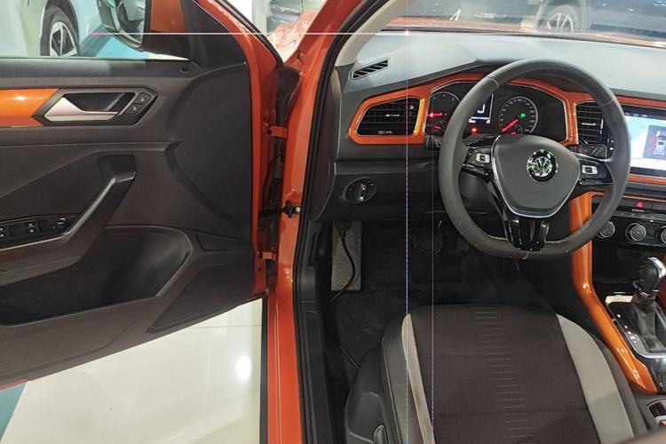 Used Volkswagen T-ROC 2018 230TSI DSG Two-Wheel Drive Advanced Version China V Standard Driver Seat
