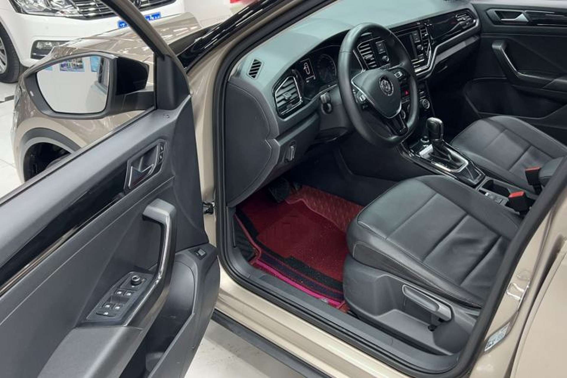 Used Volkswagen T-ROC 2018 280TSI DSG Two-Wheel-Drive Comfort Version China V Standard Driver Seat