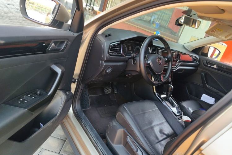 Used Volkswagen T-ROC 2018 280TSI DSG Two-Wheel-Drive Comfort Version China V Standard Driver Seat