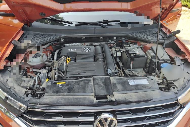 Used Volkswagen T-ROC 2018 230TSI DSG Two-Wheel Drive Advanced Version China V Standard Engine Bay