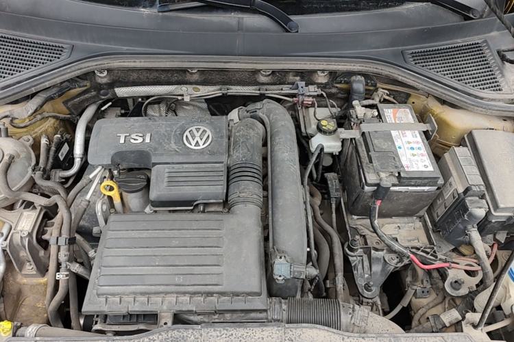 Used Volkswagen T-ROC 2018 230TSI DSG Two-Wheel Drive Fashion Edition China V Standard Engine Bay