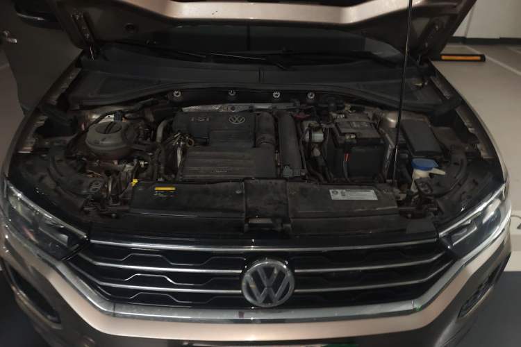 Used Volkswagen T-ROC 2018 280TSI DSG Two-Wheel-Drive Comfort Version China V Standard Engine Bay