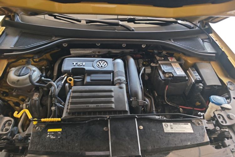 Used Volkswagen T-ROC 2018 230TSI DSG Two-Wheel Drive Fashion Edition China V Standard Engine Bay