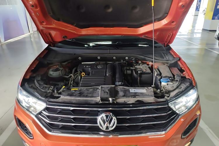 Used Volkswagen T-ROC 2018 230TSI DSG Two-Wheel Drive Advanced Version China V Standard Engine Bay