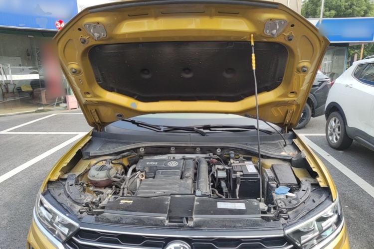 Used Volkswagen T-ROC 2018 280TSI DSG Two-Wheel-Drive Comfort Version China V Standard Engine Bay
