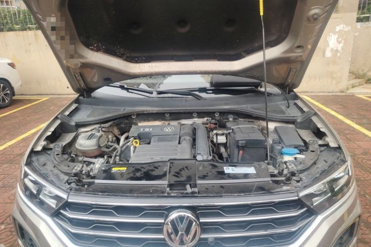 Used Volkswagen T-ROC 2018 230TSI DSG Two-Wheel Drive Advanced Version China V Standard Engine Bay