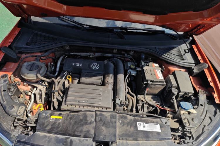 Used Volkswagen T-ROC 2018 280TSI DSG Two-Wheel-Drive Comfort Version China V Standard Engine Bay