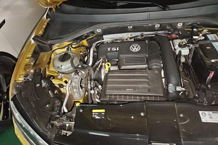 Used Volkswagen T-ROC 2018 280TSI DSG Four-Wheel Drive Comfort Version China V Standard Engine Bay Right