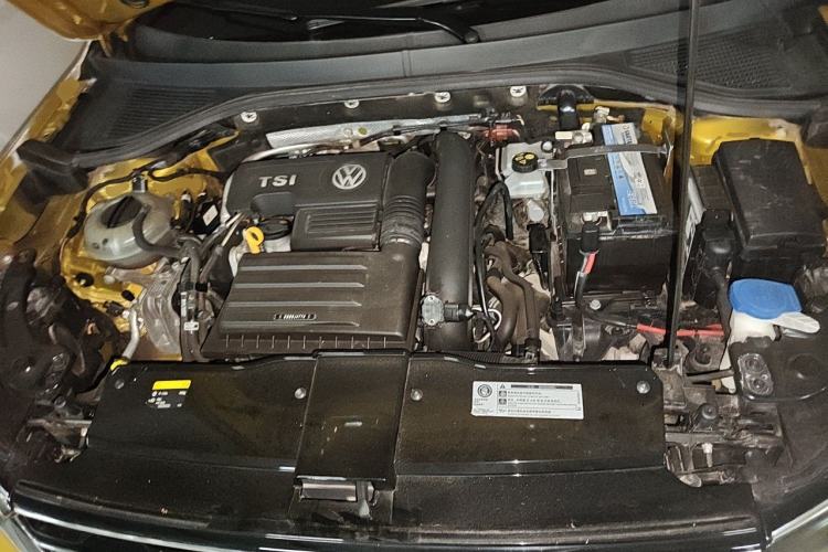 Used Volkswagen T-ROC 2018 280TSI DSG Four-Wheel Drive Comfort Version China V Standard Engine Bay